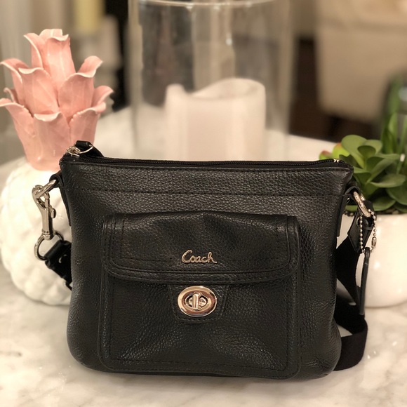 Coach Black Pebbled Leather Convertible Like Newπ